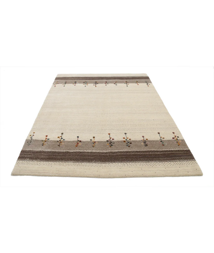 Ivory Indian Oriental Rug 5' 7" x 7' 9" Hand-Knotted pattern