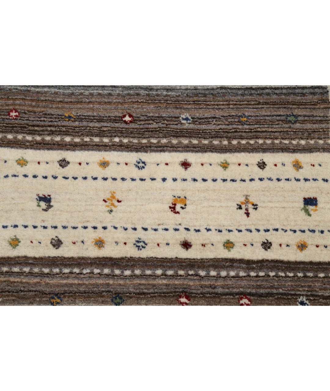 Ivory Indian Lori Rug 5' 7" x 7' 10" Hand-Knotted close-up