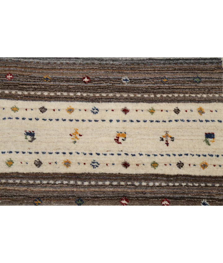 Ivory Indian Lori Rug 5' 7" x 7' 10" Hand-Knotted close-up