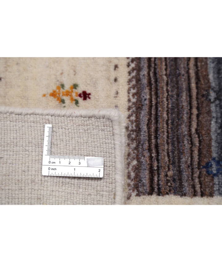 Ivory Indian Lori Rug 5' 7" x 7' 10" Hand-Knotted detail