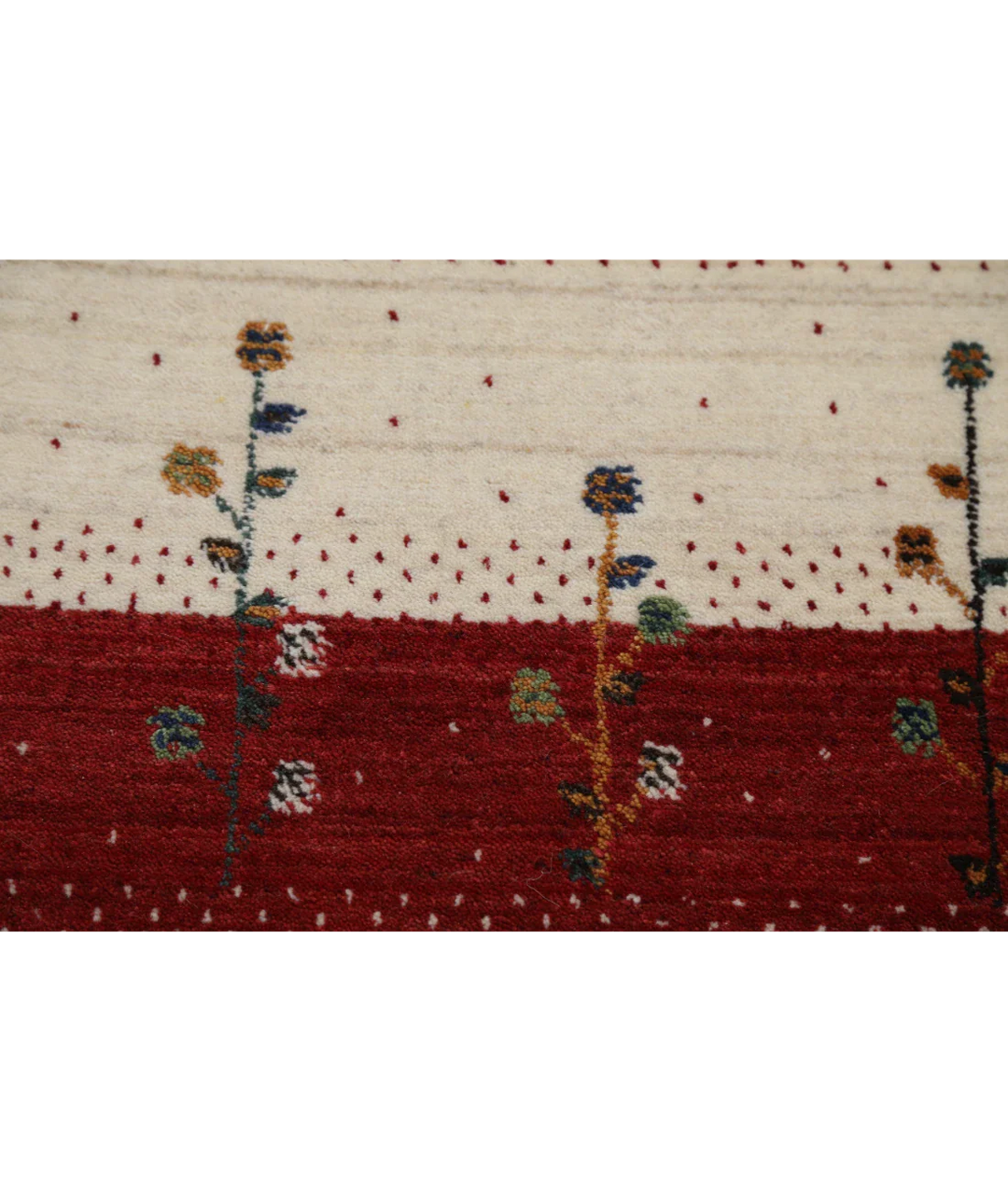Ivory Indian Oriental Rug 5' 4" x 7' 6" Hand-Knotted close-up