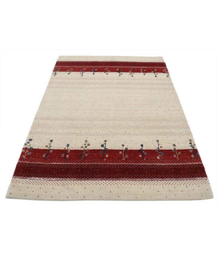 Ivory Indian Oriental Rug 4' 8" x 6' 7" Hand-Knotted pattern