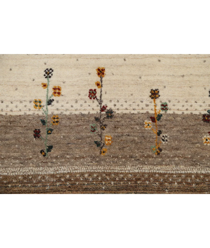 Ivory Indian Oriental Rug 4' 8" x 6' 7" Hand-Knotted close-up
