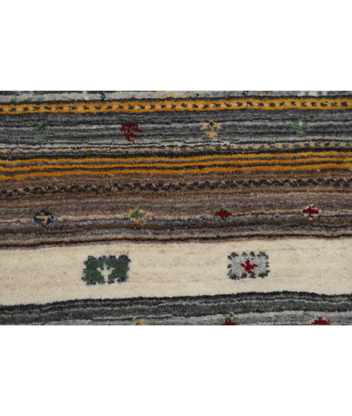 Ivory Indian Oriental Rug 3' 10" x 5' 10" Hand-Knotted close-up
