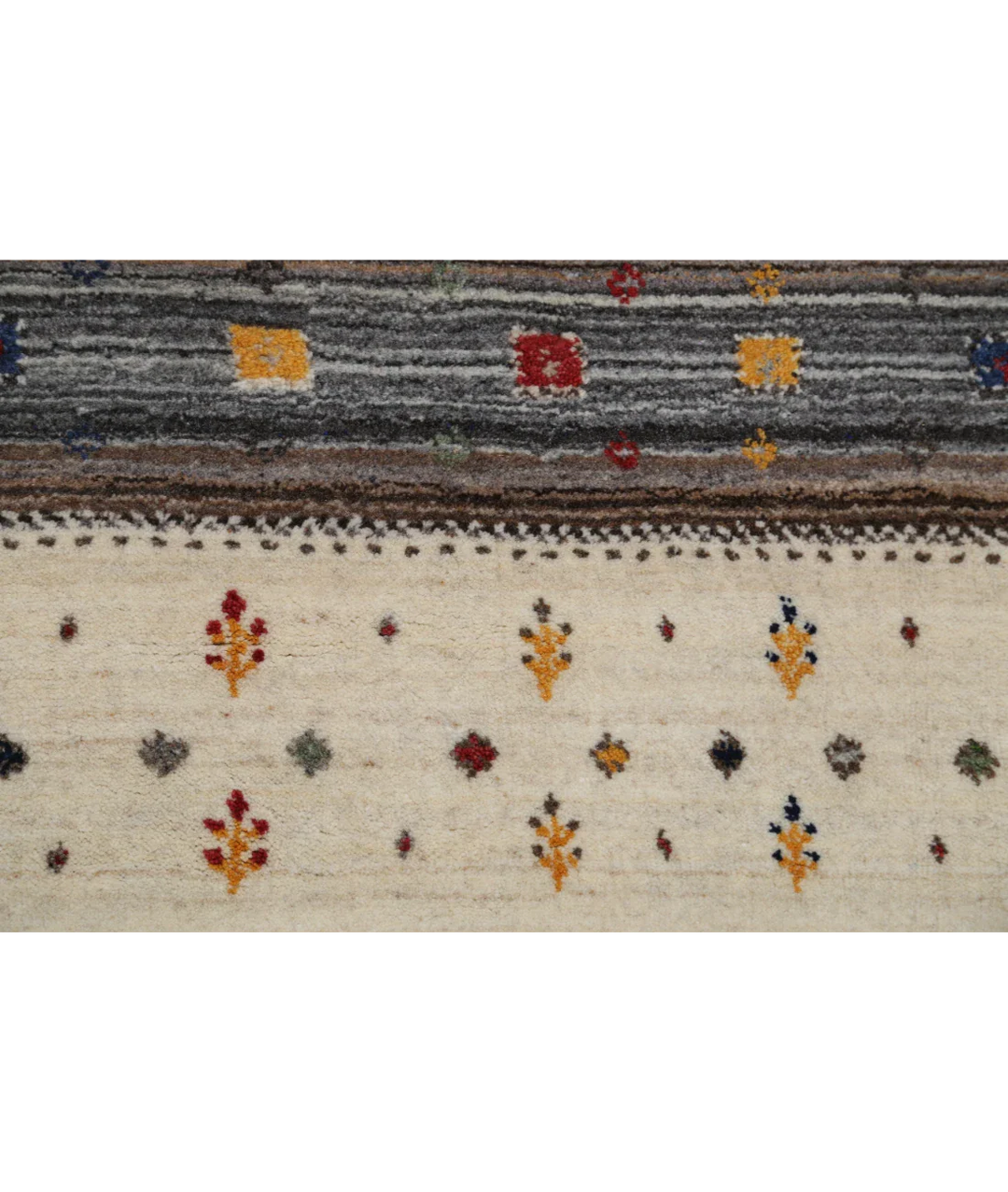 Ivory Indian Lori Rug 2' 10" x 5' 2" Hand-Knotted close-up