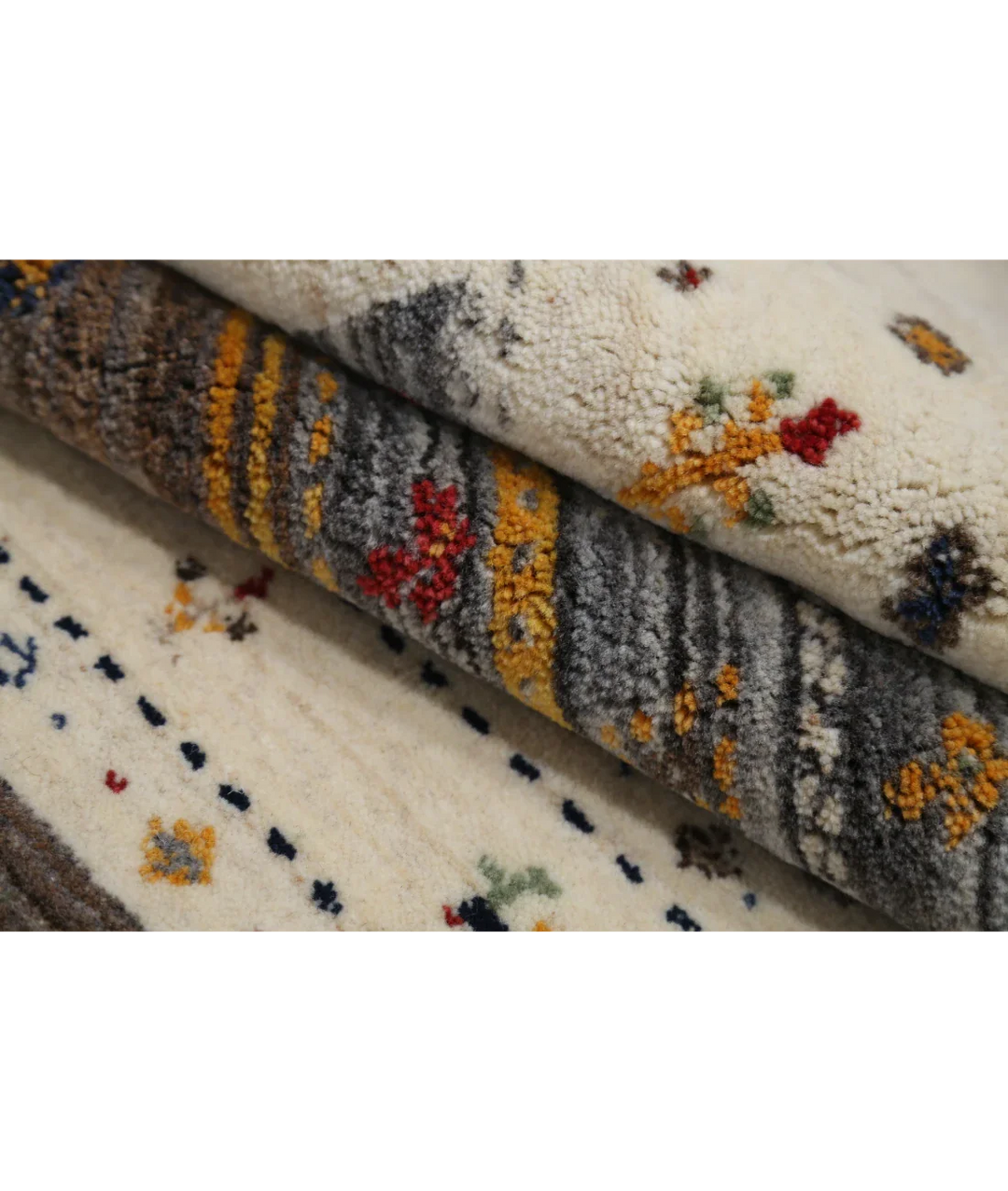 Ivory Indian Lori Rug 2' 10" x 5' 2" Hand-Knotted view