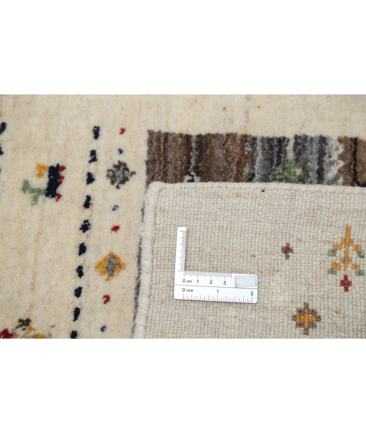 Ivory Indian Lori Rug 2' 10" x 5' 2" Hand-Knotted detail