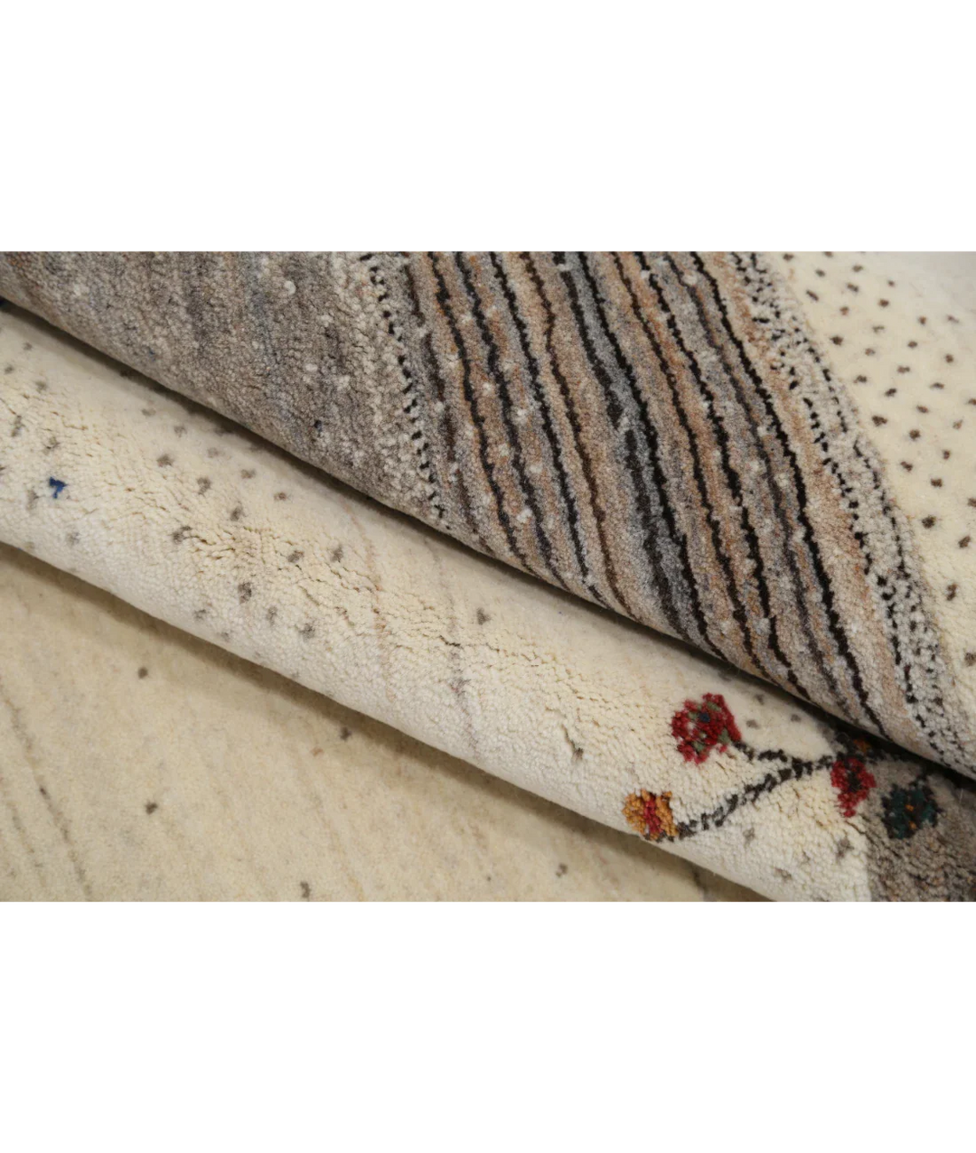 Hand Made Lori Wool Rug 5' 3" x 7' 5" - No. AT90043