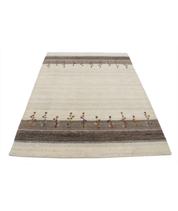 Ivory Indian Oriental Rug 4' 8" x 6' 6" Hand-Knotted pattern
