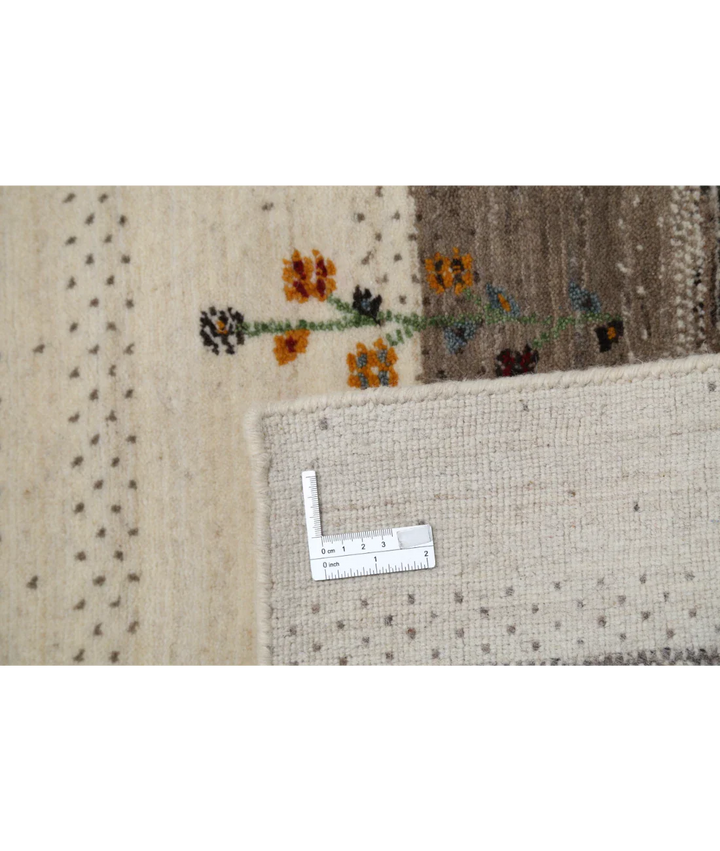Ivory Indian Oriental Rug 4' 8" x 6' 6" Hand-Knotted detail