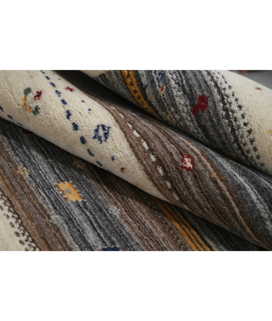 Hand Made Lori Wool Rug 4' 0" x 5' 10" - No. AT15373
