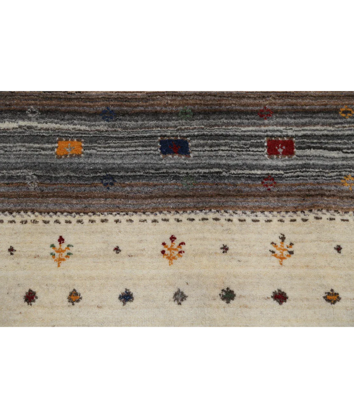 Ivory Indian Oriental Rug 4' 1" x 5' 11" Hand-Knotted close-up