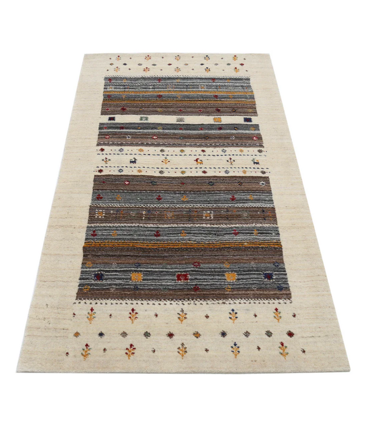 Ivory Indian Oriental Rug 3' 0" x 5' 3" Hand-Knotted pattern
