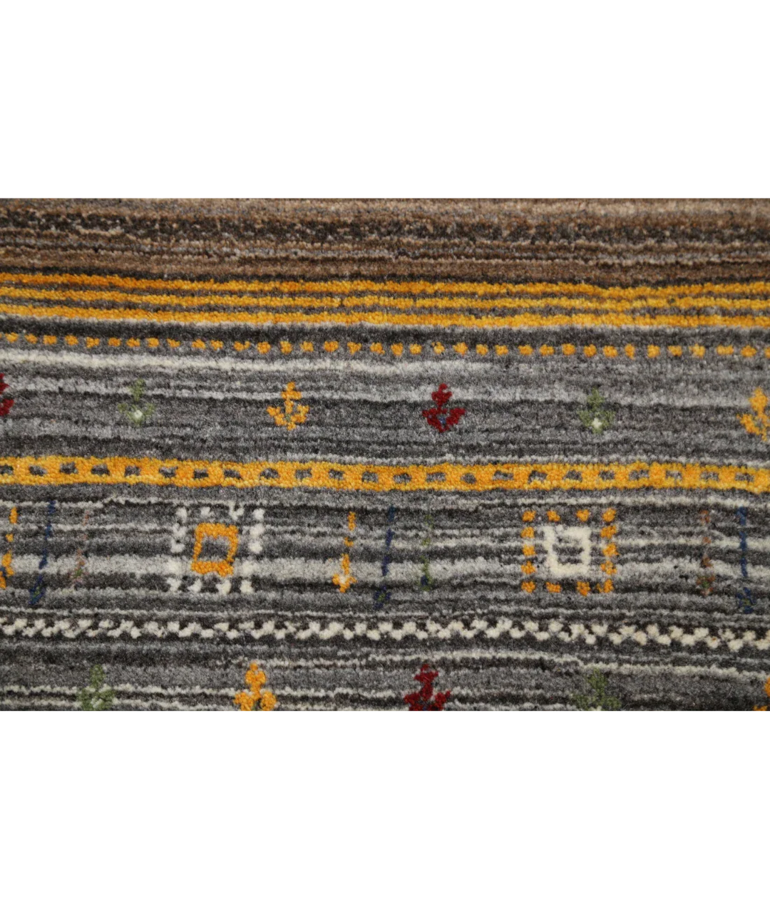 Ivory Indian Lori Rug 5'6" x 7'10" Hand-Knotted close-up