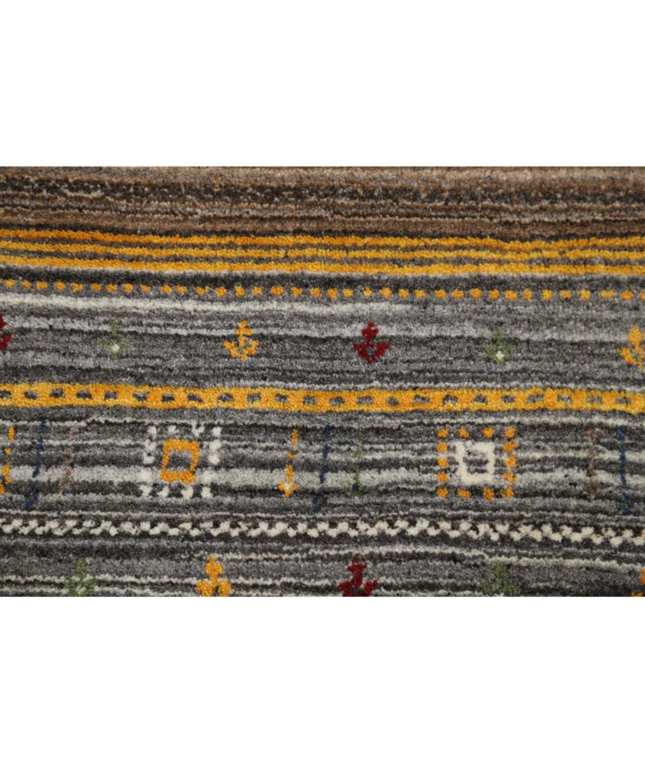 Ivory Indian Lori Rug 5'6" x 7'10" Hand-Knotted close-up