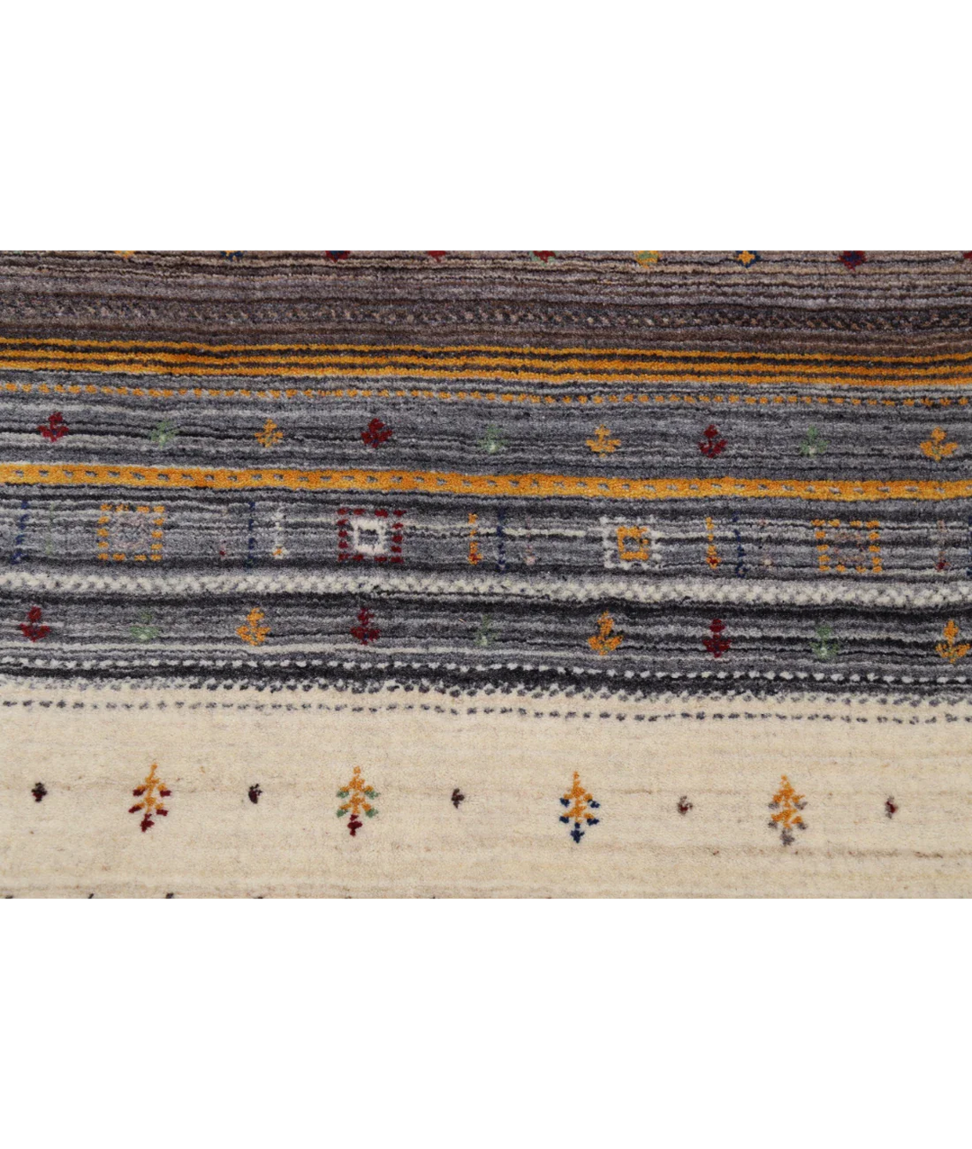 Ivory Indian Oriental Rug 5' 8" x 7' 10" Hand-Knotted close-up