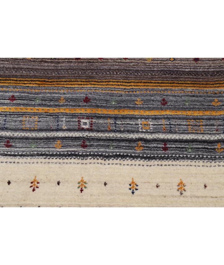 Ivory Indian Oriental Rug 5' 8" x 7' 10" Hand-Knotted close-up