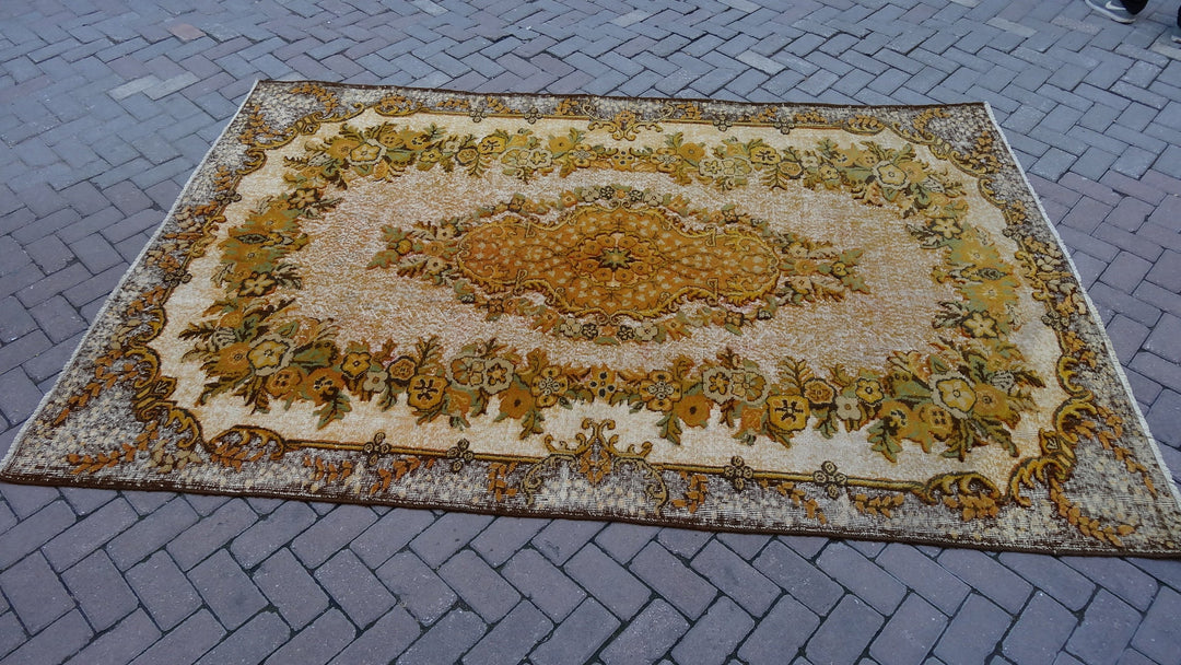 Turkish Oushak Rug 5'6" x 8'2" Hand-Knotted border