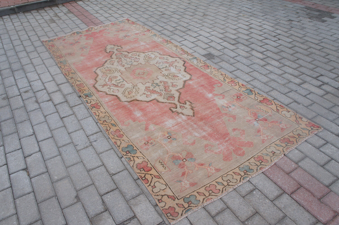 Pink Turkish Oushak Rug Hand-Knotted pattern