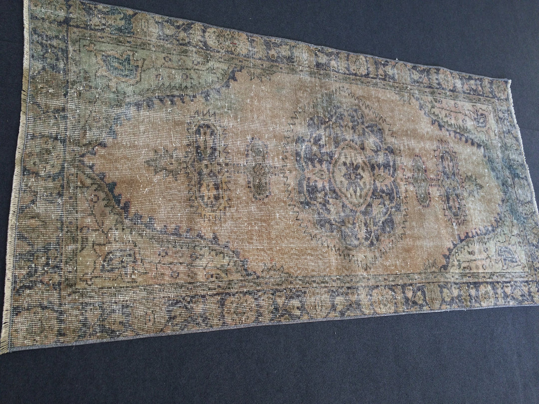Turkish Ziegler Rug 9'10" x 13'3" Hand-Knotted texture