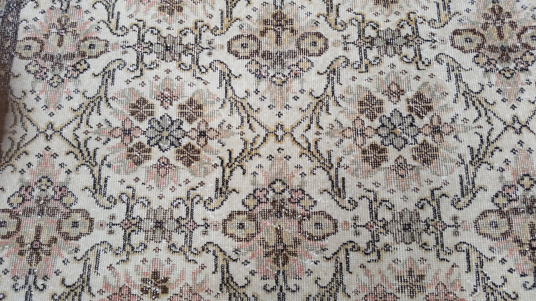 Beige Turkish Runner Rug 5' 7" x 9' 7" Hand-Knotted | No. WR53137