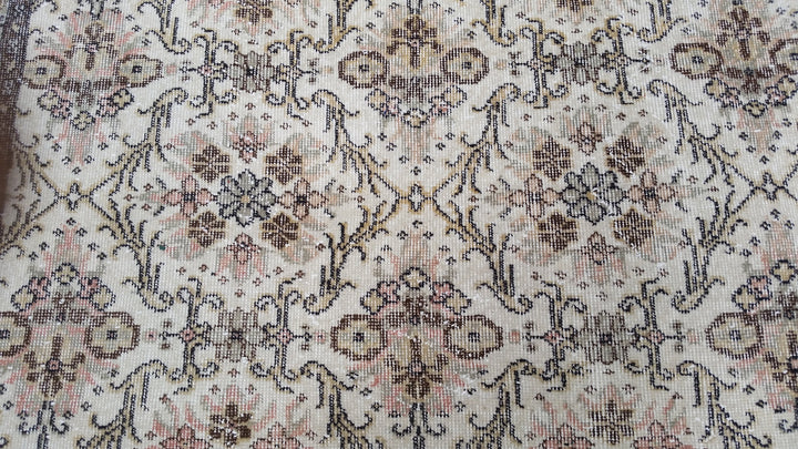 Beige Turkish Runner Rug 5' 7" x 9' 7" Hand-Knotted | No. WR53137