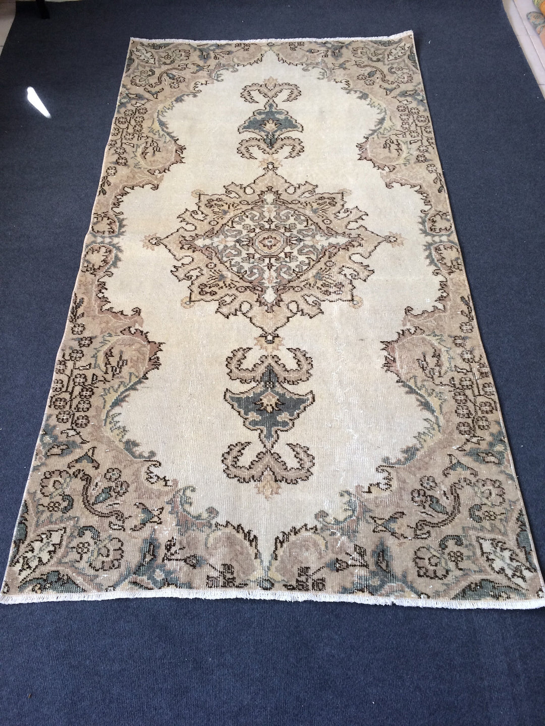 Turkish Oushak Rug 2'7" x 10'1" Hand-Knotted border