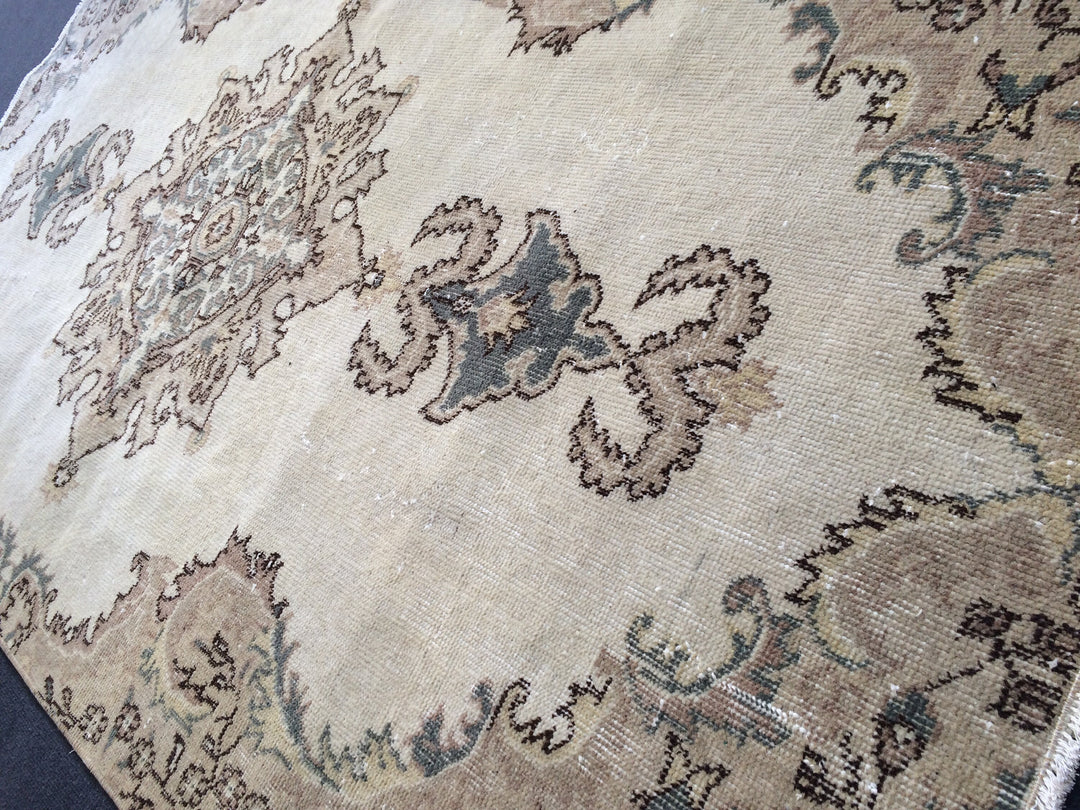 Turkish Oushak Rug 2'7" x 10'1" Hand-Knotted view