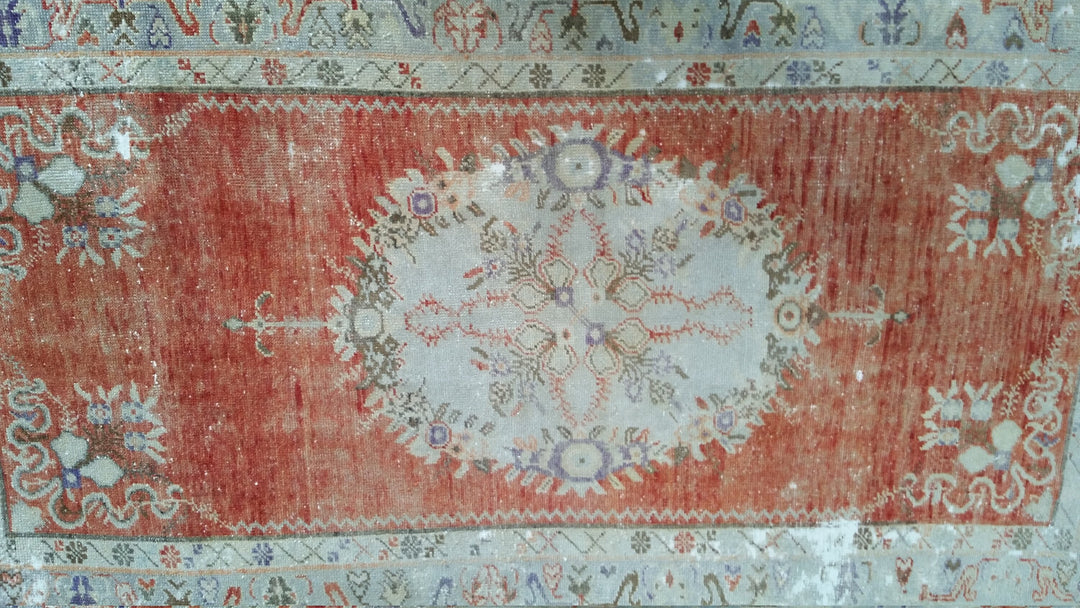 Turkish Oushak Rug Hand-Knotted border