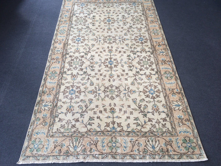 Turkish Oushak Rug Hand-Knotted field