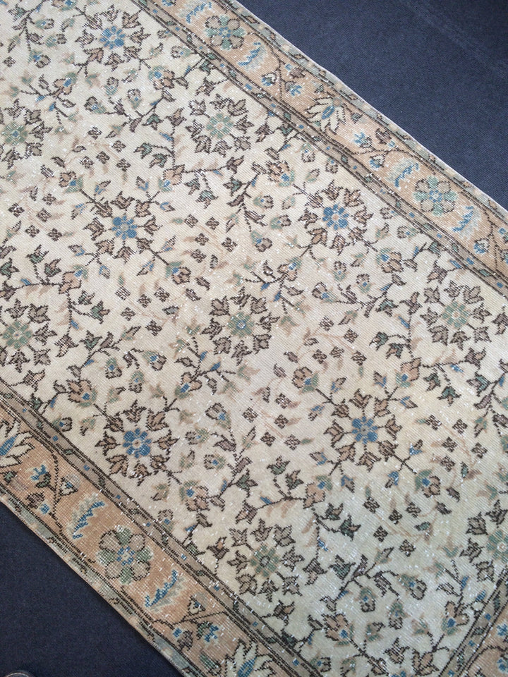 Turkish Oushak Rug Hand-Knotted pattern