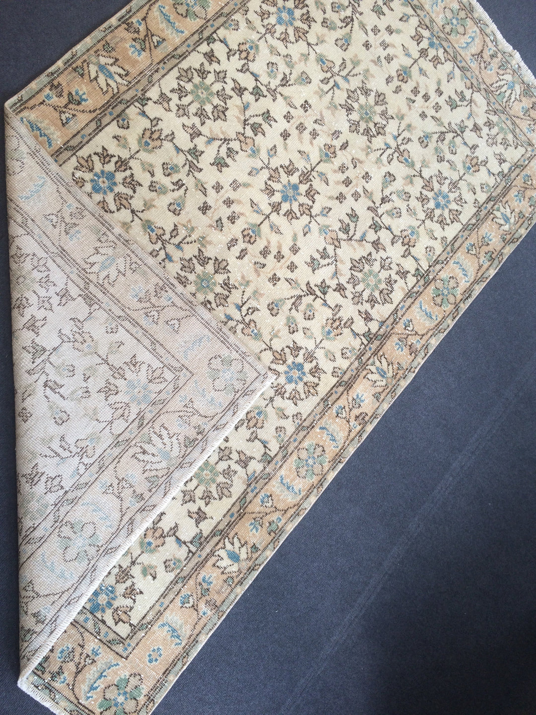Turkish Oushak Rug Hand-Knotted close-up
