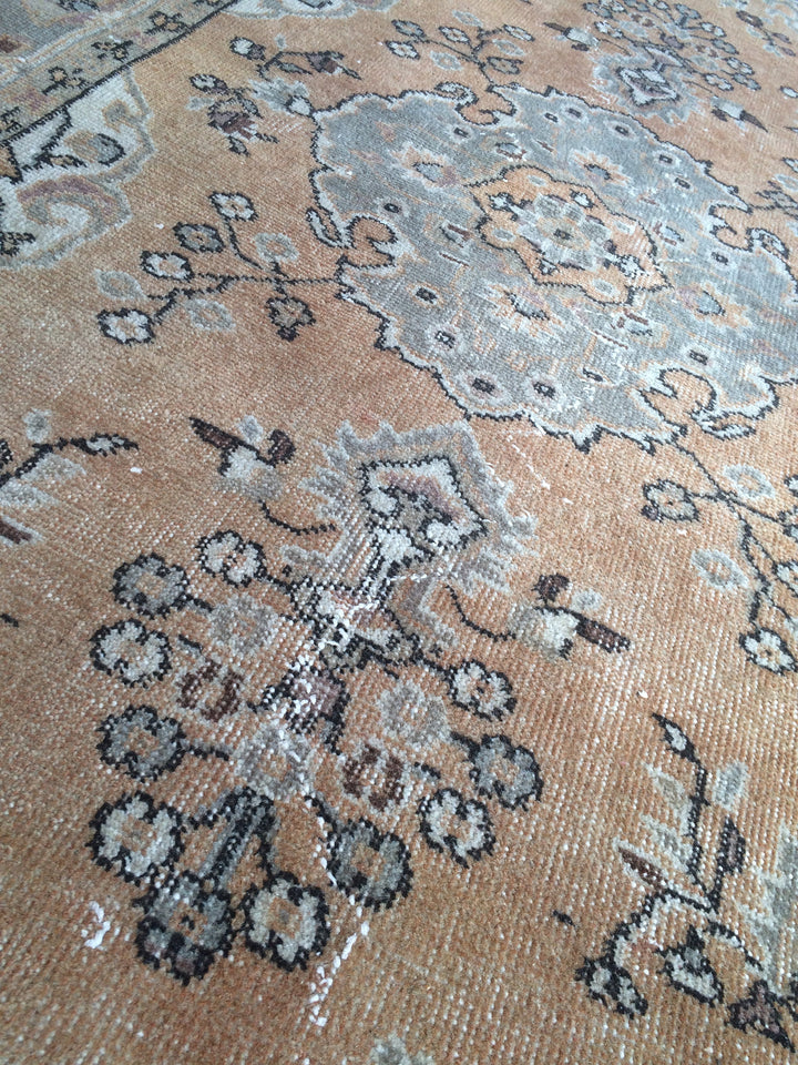 Turkish Oushak Rug Hand-Knotted field