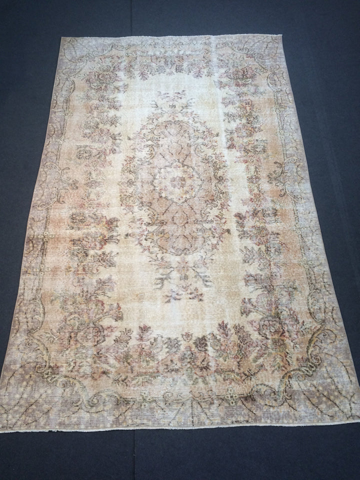 Beige Turkish Runner Rug 5' 7" x 9' Hand-Knotted detail