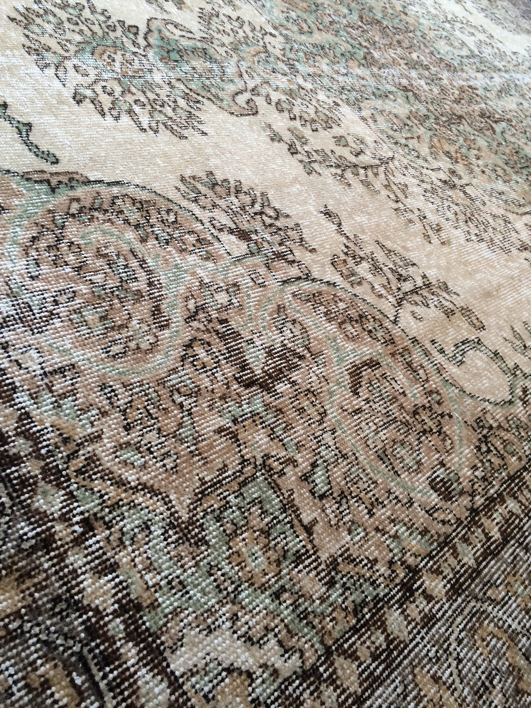 Beige Turkish Runner Rug 6' 6" x 9' 10" Hand-Knotted texture