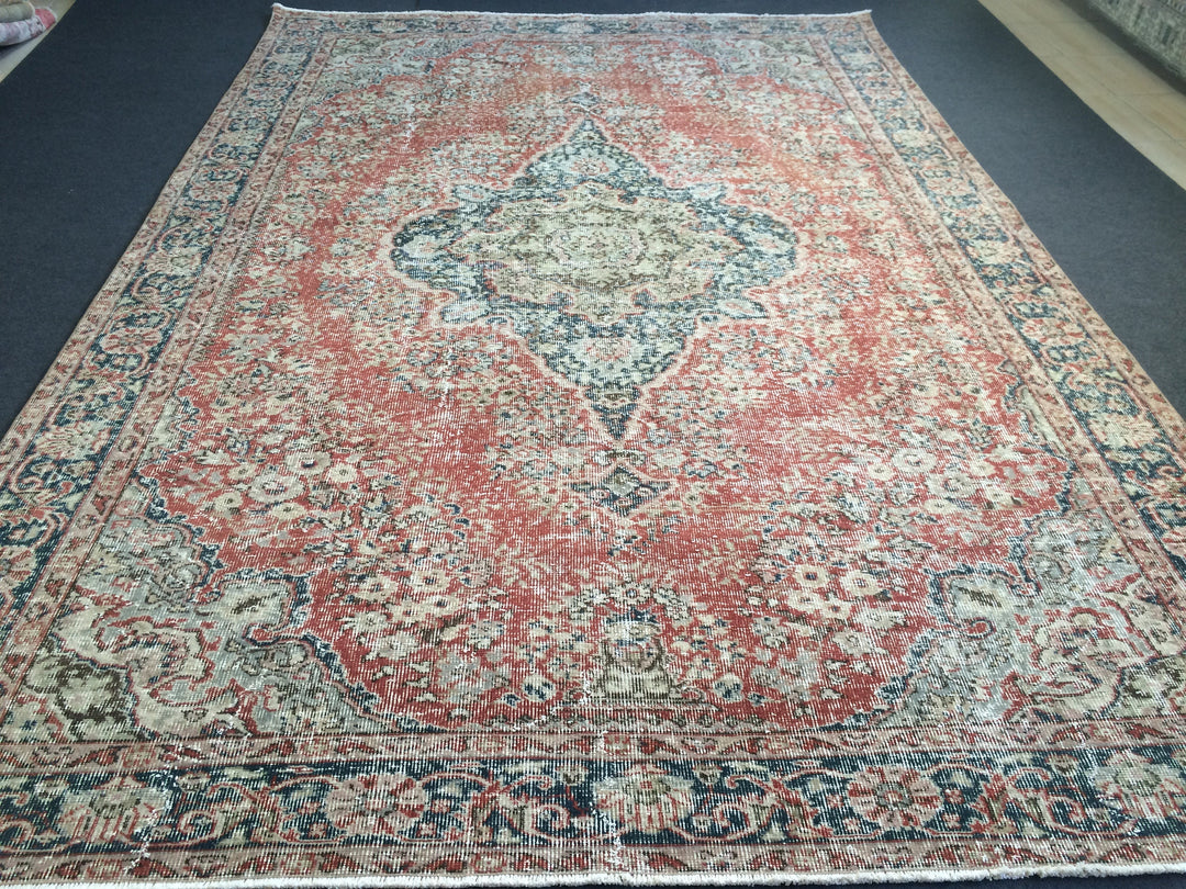 Beige Turkish Runner Rug 6' 8" x 10' Hand-Knotted close-up