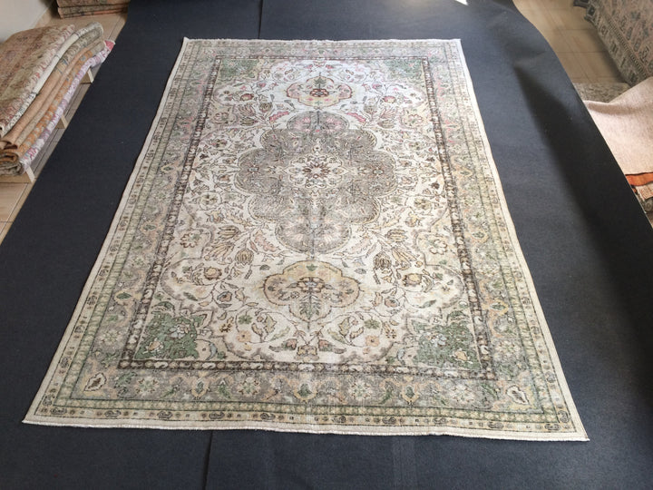 Beige Turkish Runner Rug 6' 8" x 9' 10" Hand-Knotted detail