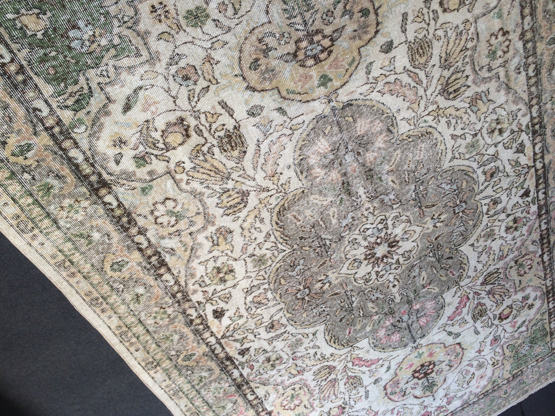 Beige Turkish Runner Rug 6' 8" x 9' 10" Hand-Knotted border
