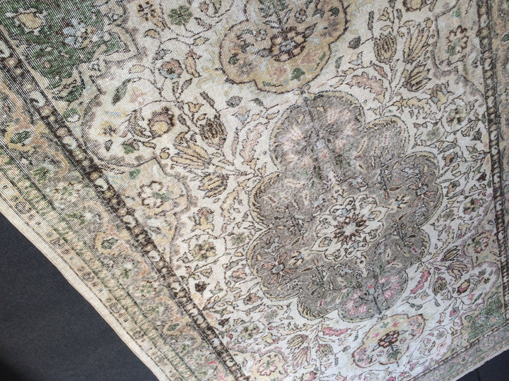 Beige Turkish Runner Rug 6' 8" x 9' 10" Hand-Knotted border