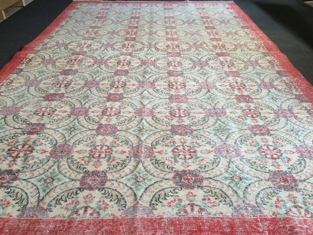 Beige Turkish Oushak Rug 7' x 10' 6" Hand-Knotted close-up