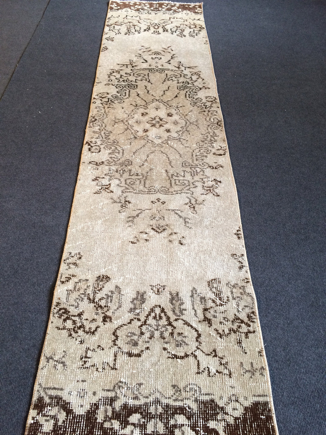 Turkish Oushak Rug 2'7" x 8'10" Hand-Knotted border