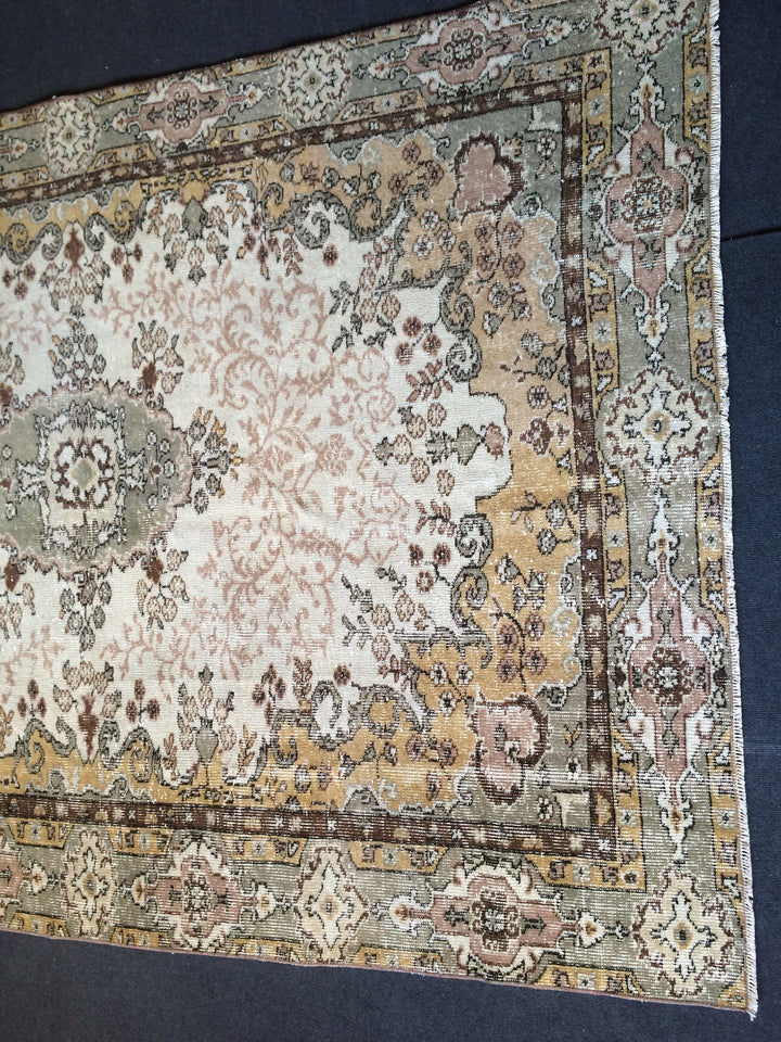 Turkish Oushak Rug 6' x 8' Hand-Knotted border