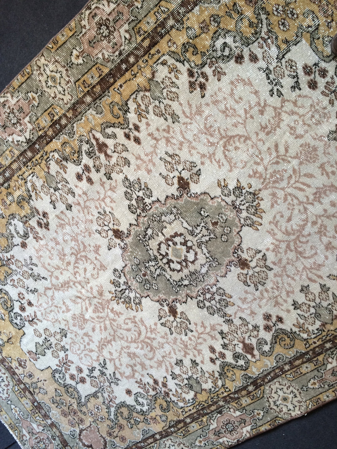 Turkish Oushak Rug 6' x 8' Hand-Knotted pattern