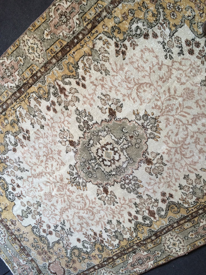Turkish Oushak Rug 6' x 8' Hand-Knotted pattern