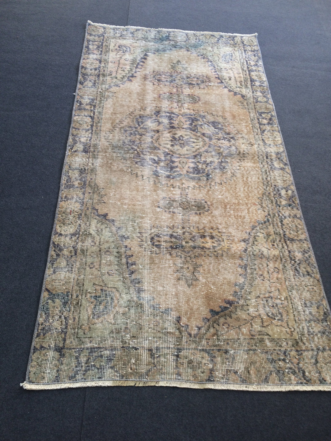Turkish Ziegler Rug 9'10" x 13'3" Hand-Knotted close-up