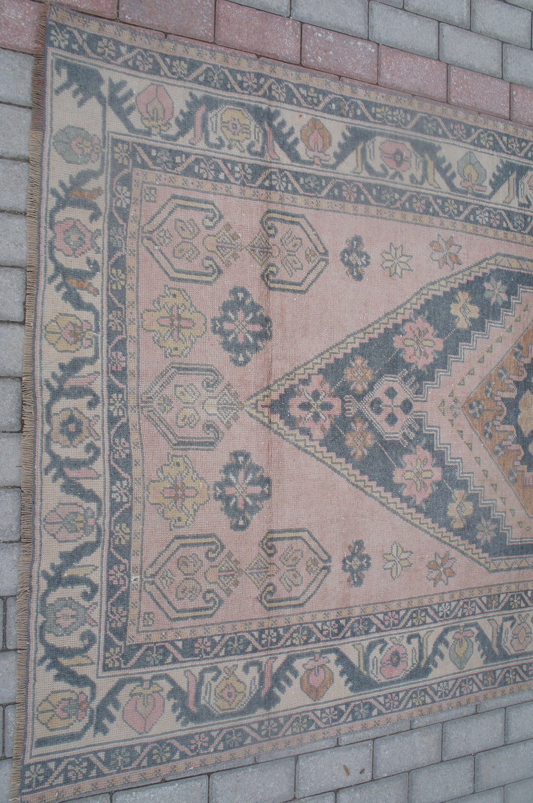 Turkish Oushak Rug 4' x 8' Hand-Knotted texture