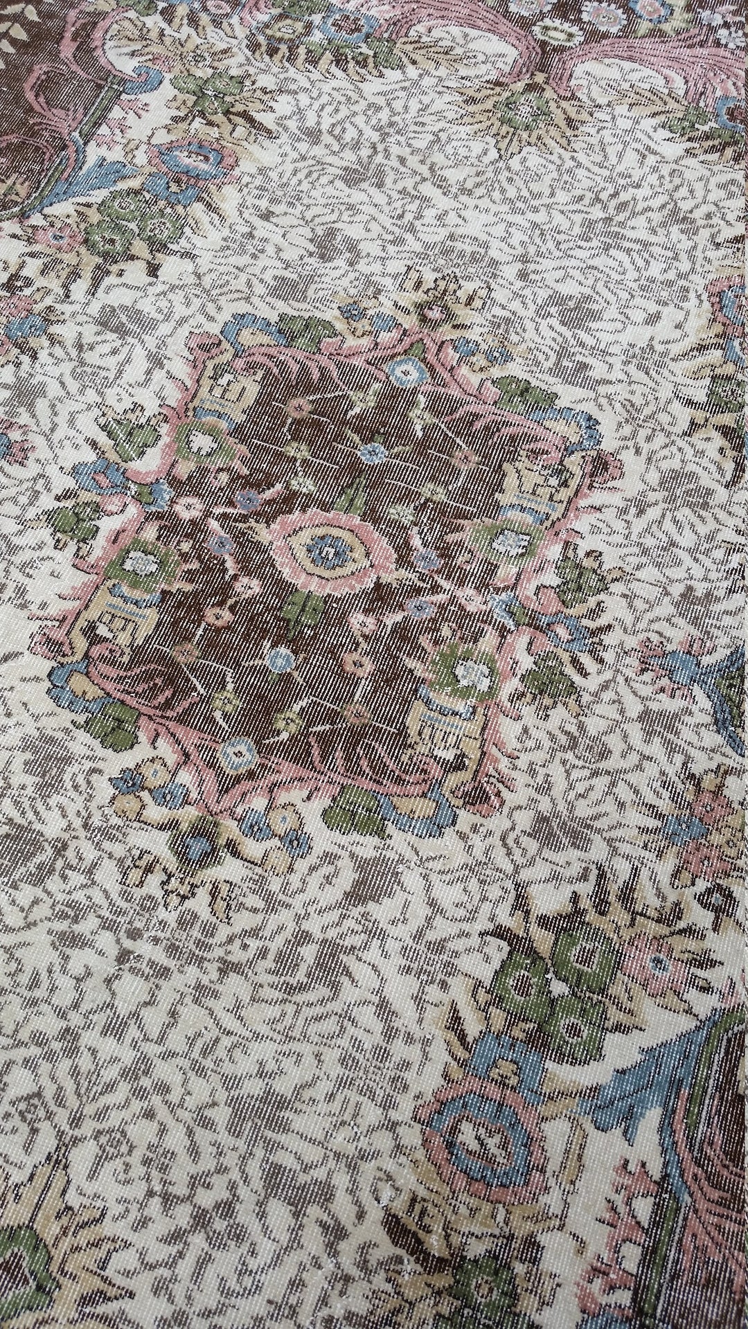 Turkish Oushak Rug 6' 7" x 10' Hand-Knotted border