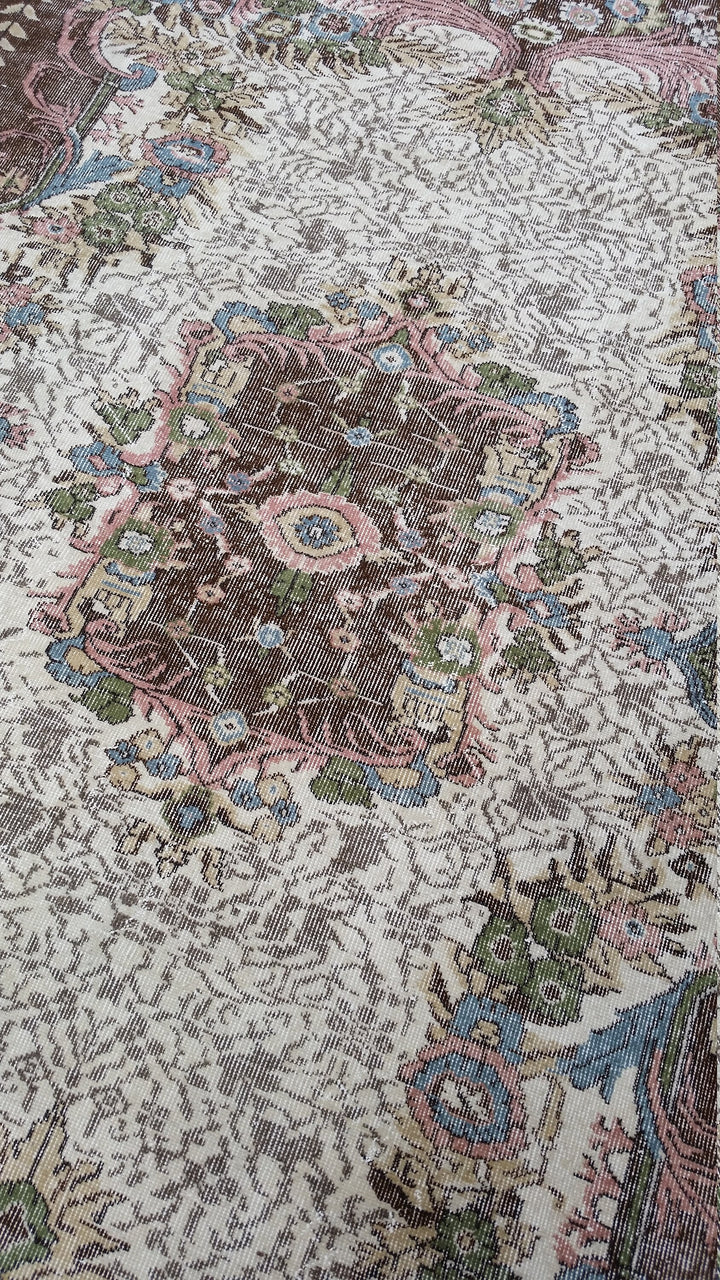 Turkish Oushak Rug 6' 7" x 10' Hand-Knotted border