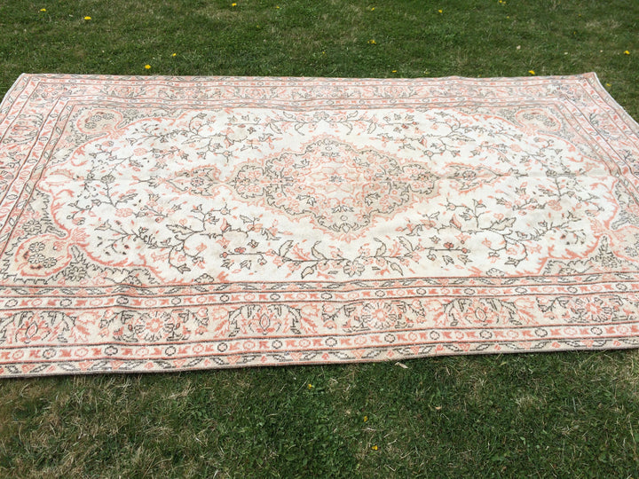 Beige Turkish Runner Rug 6' x 10' Hand-Knotted border