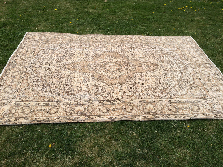 Beige Turkish Runner Rug 6' 4" x 9' 6" Hand-Knotted pattern
